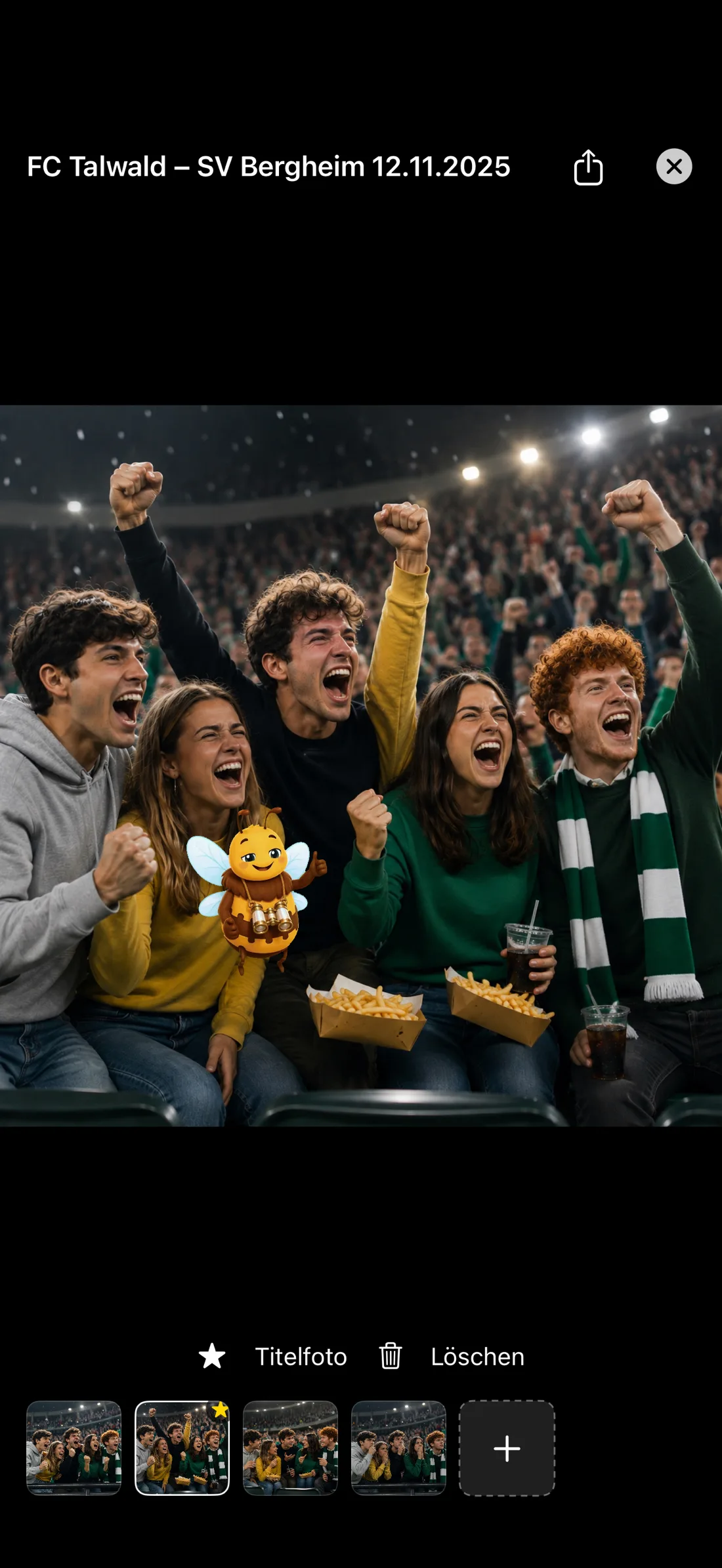 TicketFae-Fotogalerie eines Fußballspiels — Freunde mit Schals feiern einen unvergesslichen Torjubel, gespeichert im Event